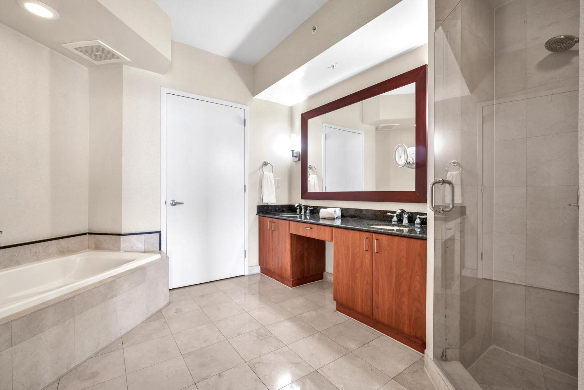 Trump Intl 2 Bedroom Apartment 1600 Sqf Ocean Front マイアミビーチ エクステリア 写真